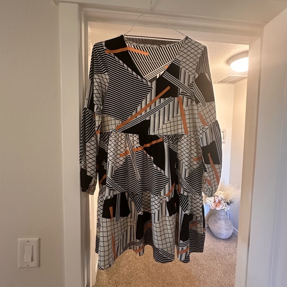 Amazon Dresses & Skirts - Amazon Black and White Long Sleeve Dress with Orange Accents